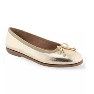 Aerosoles Homebet Ballet Flat. Soft vegan leather. 3/4” heel. Rubber sole